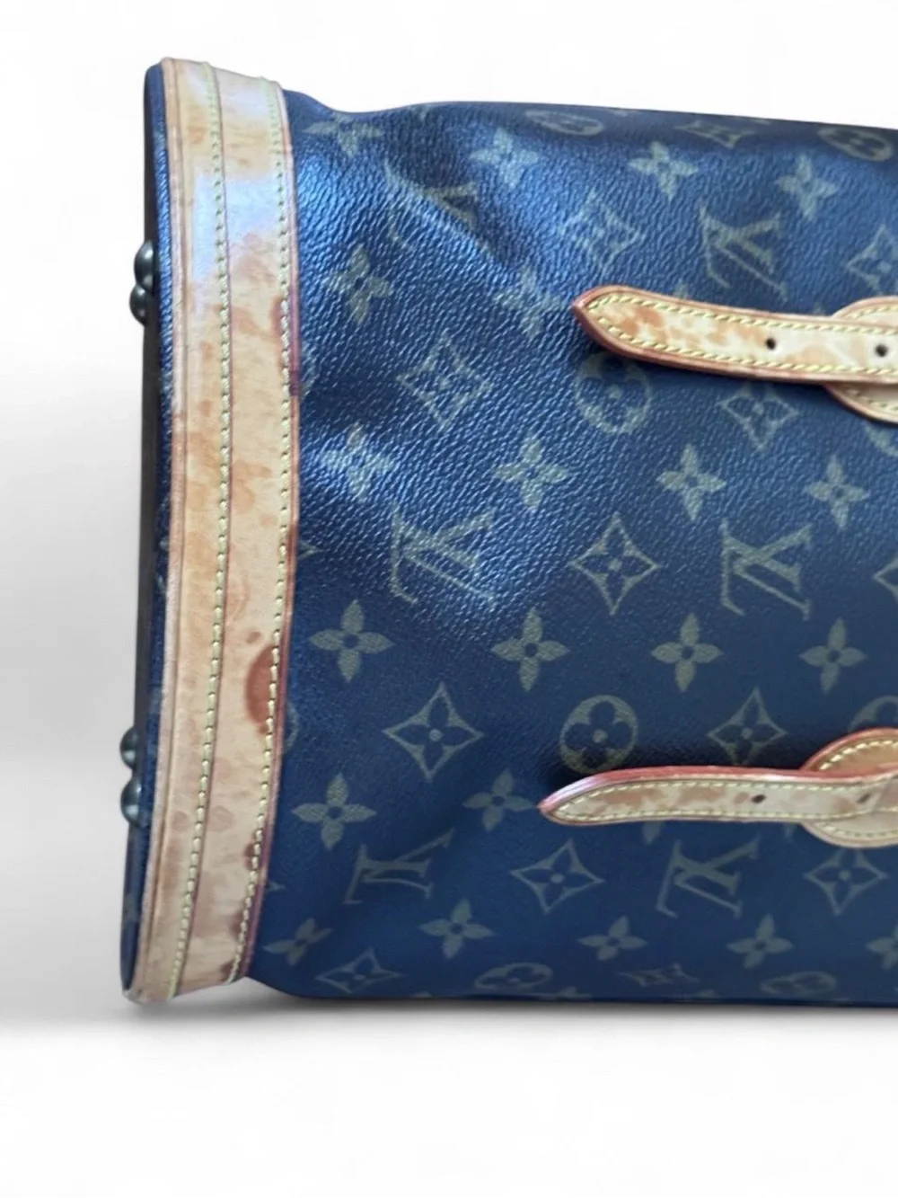 AUTHENTIC and DISCONTINUED Louis Vuitton Monogram Bucket Bag